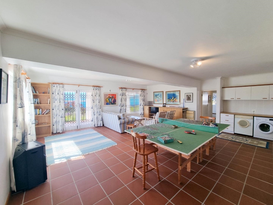 4 Bedroom Property for Sale in Sandbaai Western Cape